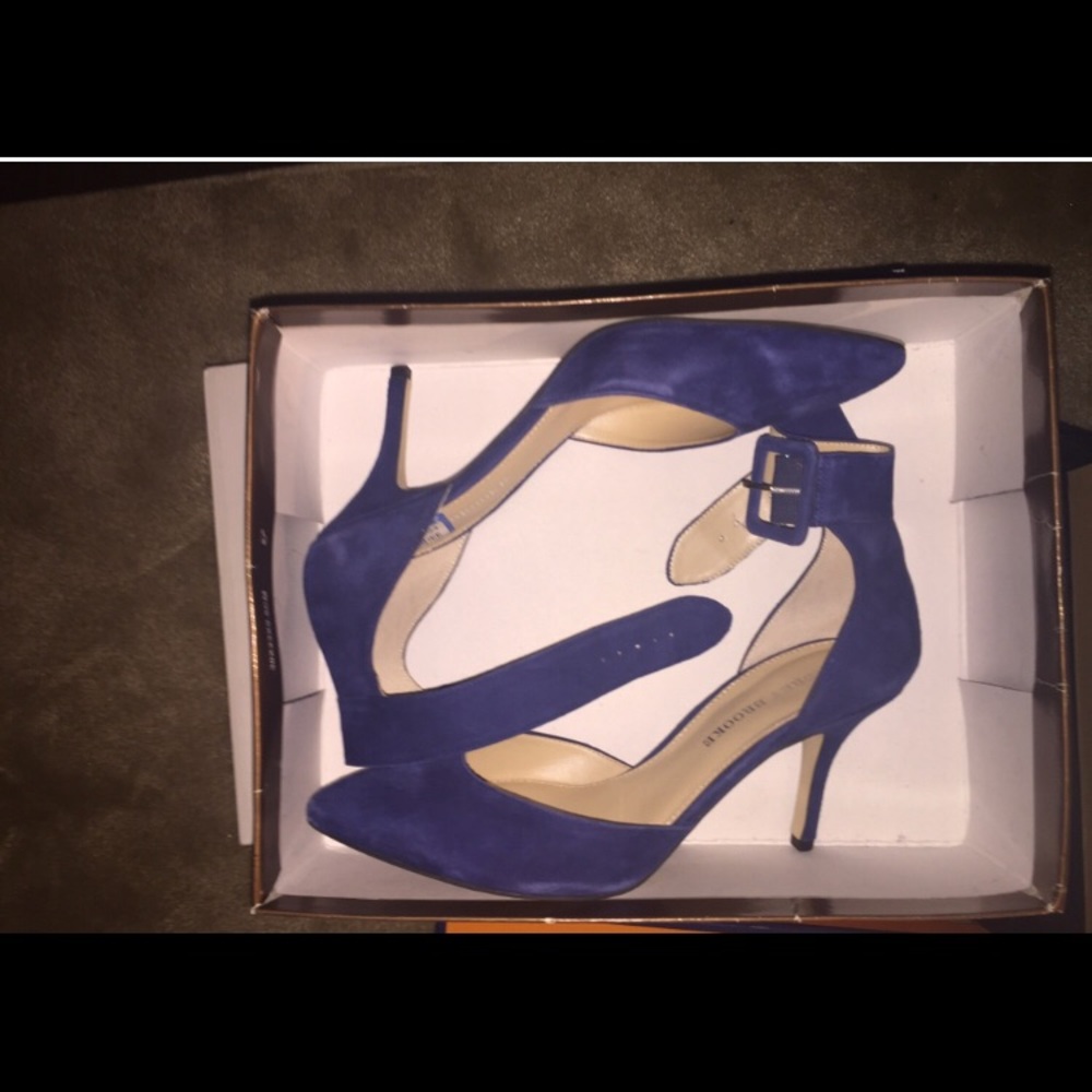 Suede pump heel 3 1/2 inches never worn